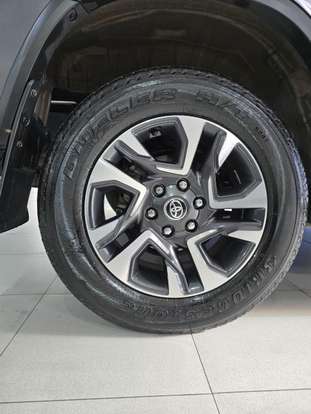 TOYOTA-HILUX SW4-2024