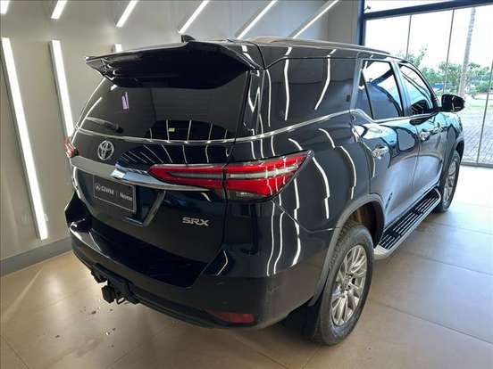 TOYOTA-HILUX SW4-2023