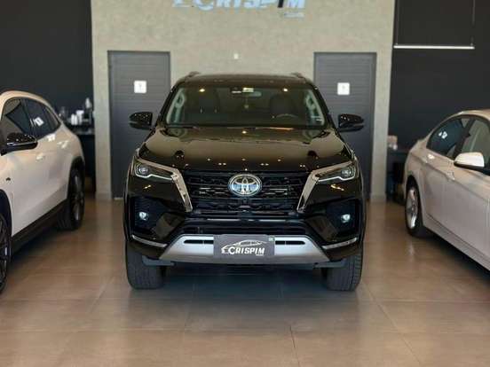 TOYOTA-HILUX SW4-2.8 D-4D TURBO DIESEL SRX 7L 4X4 AUTOMÁTICO TOYOTA-HILUX SW4-2023