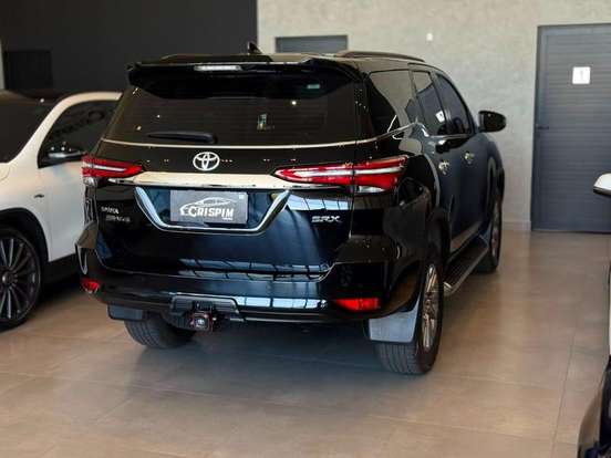 TOYOTA-HILUX SW4-2023