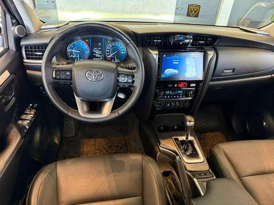 TOYOTA-HILUX SW4-2.8 D-4D TURBO DIESEL SRX 7L 4X4 AUTOMÁTICO TOYOTA-HILUX SW4-2023