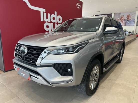 TOYOTA-HILUX SW4-2.8 D-4D TURBO DIESEL SRX 7L 4X4 AUTOMÁTICO TOYOTA-HILUX SW4-2023