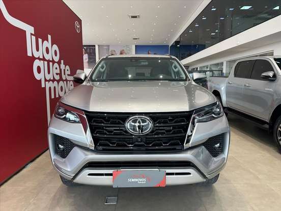 TOYOTA-HILUX SW4-2.8 D-4D TURBO DIESEL SRX 7L 4X4 AUTOMÁTICO TOYOTA-HILUX SW4-2023