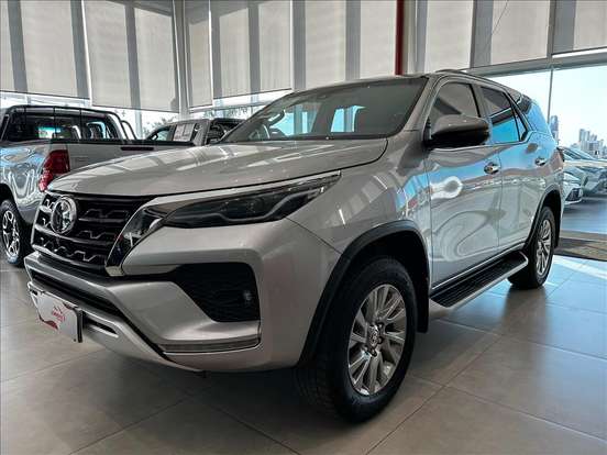 TOYOTA-HILUX SW4-2023