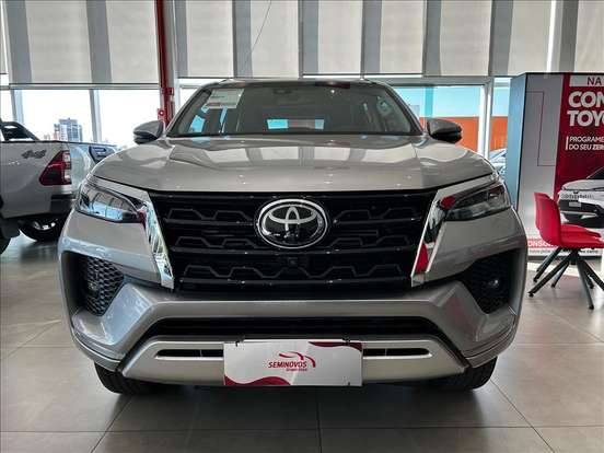 TOYOTA-HILUX SW4-2023