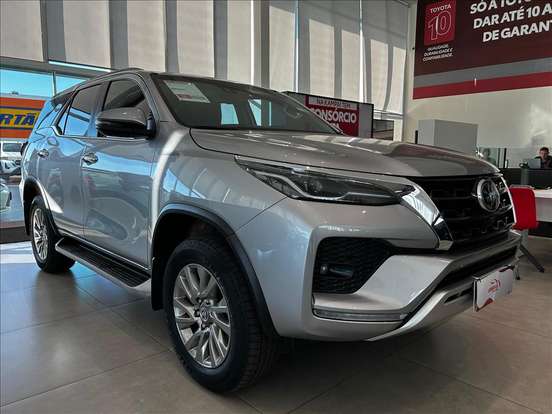 TOYOTA-HILUX SW4-2.8 D-4D TURBO DIESEL SRX 7L 4X4 AUTOMÁTICO TOYOTA-HILUX SW4-2023