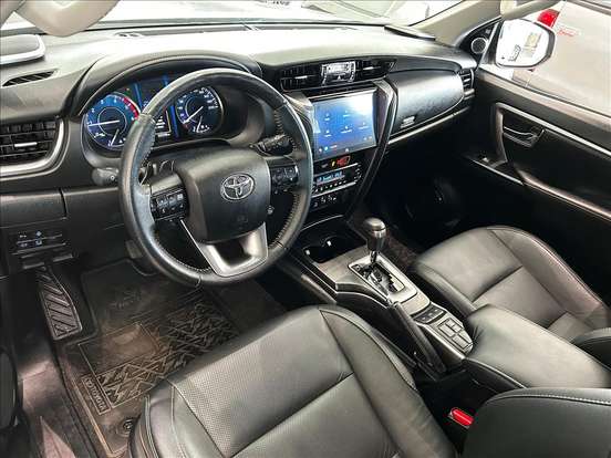 TOYOTA-HILUX SW4-2023