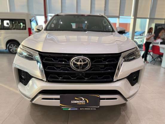 TOYOTA-HILUX SW4-2.8 D-4D TURBO DIESEL SRX 7L 4X4 AUTOMÁTICO TOYOTA-HILUX SW4-2022