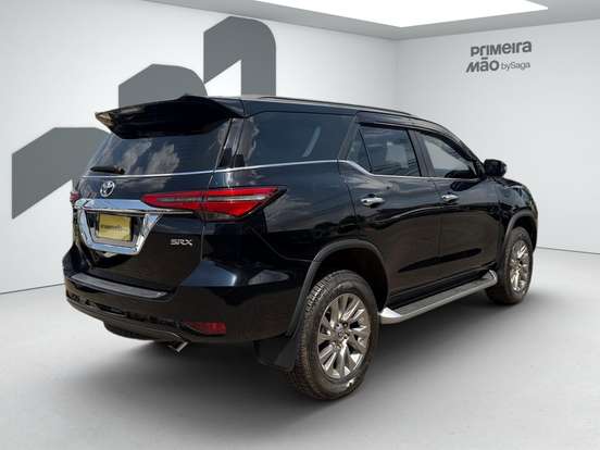 TOYOTA-HILUX SW4-2.8 D-4D TURBO DIESEL SRX 7L 4X4 AUTOMÁTICO TOYOTA-HILUX SW4-2023