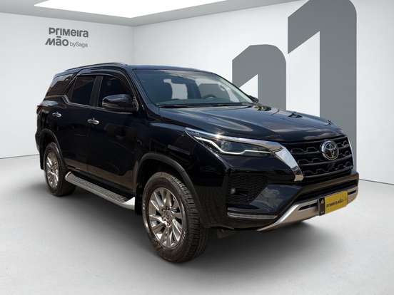 TOYOTA-HILUX SW4-2.8 D-4D TURBO DIESEL SRX 7L 4X4 AUTOMÁTICO TOYOTA-HILUX SW4-2023
