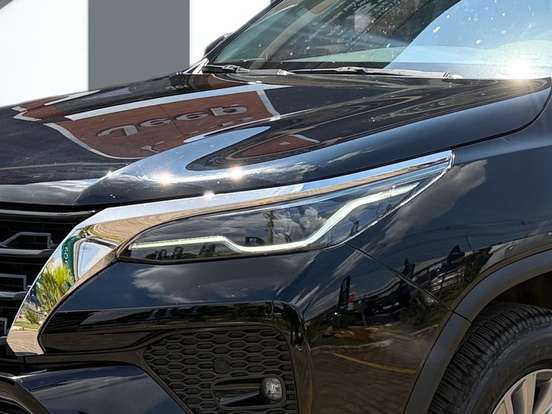 TOYOTA-HILUX SW4-2023