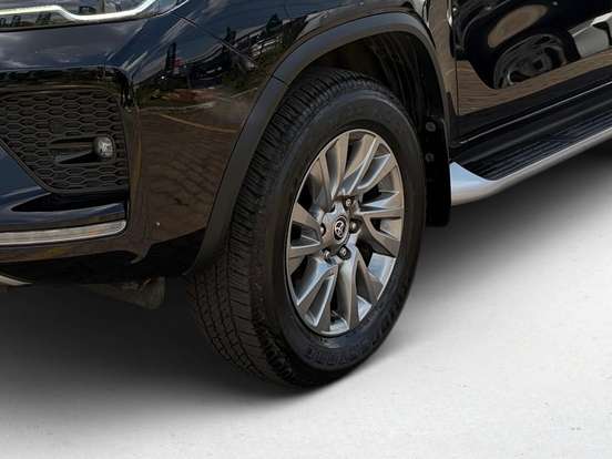 TOYOTA-HILUX SW4-2023