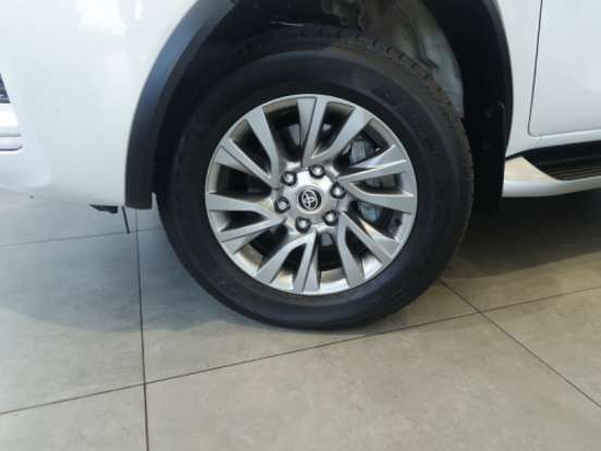 TOYOTA-HILUX SW4-2.8 D-4D TURBO DIESEL SRX 7L 4X4 AUTOMÁTICO TOYOTA-HILUX SW4-2023