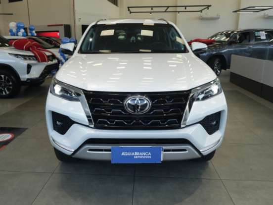 TOYOTA-HILUX SW4-2.8 D-4D TURBO DIESEL SRX 7L 4X4 AUTOMÁTICO TOYOTA-HILUX SW4-2023