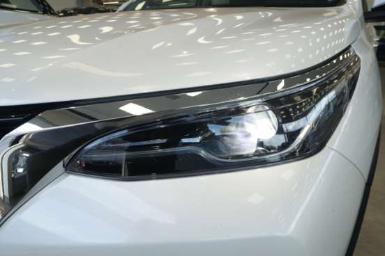 TOYOTA-HILUX SW4-2023