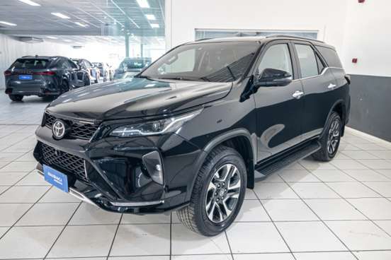 TOYOTA-HILUX SW4-2025