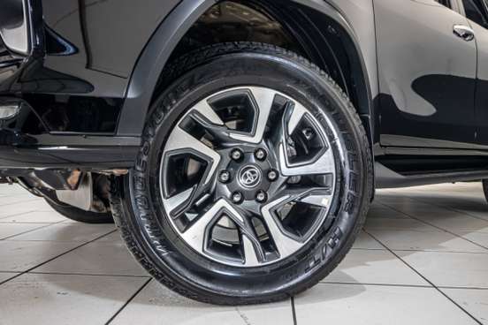 TOYOTA-HILUX SW4-2025