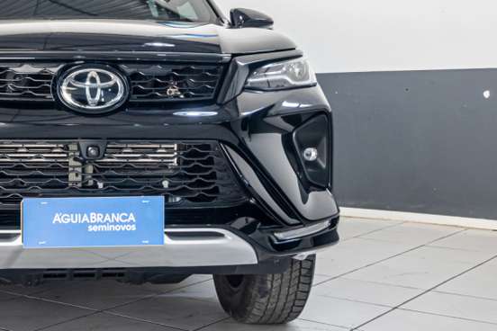 TOYOTA-HILUX SW4-2025