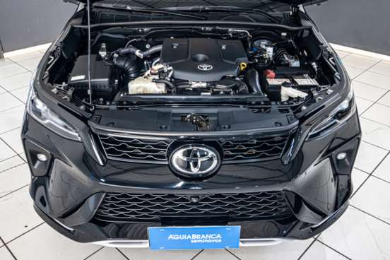 TOYOTA-HILUX SW4-2025