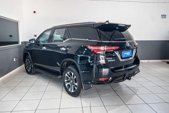 TOYOTA-HILUX SW4-2025