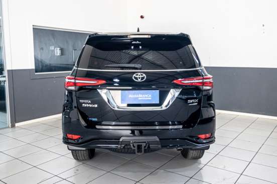 TOYOTA-HILUX SW4-2025