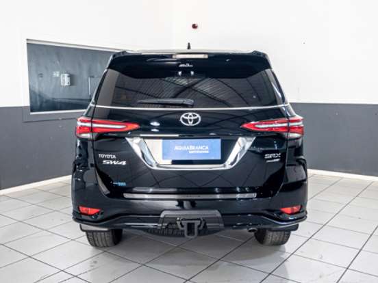 TOYOTA-HILUX SW4-2.8 D-4D TURBO DIESEL SRX PLATINUM 4X4 AUTOMÁTICO TOYOTA-HILUX SW4-2025