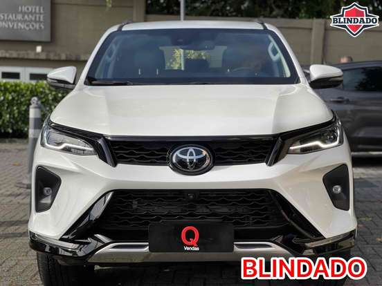 TOYOTA-HILUX SW4-2024