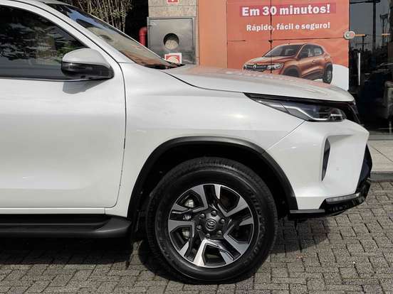 TOYOTA-HILUX SW4-2.8 D-4D TURBO DIESEL SRX PLATINUM 4X4 AUTOMÁTICO TOYOTA-HILUX SW4-2024