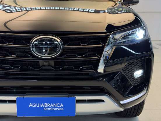 TOYOTA-HILUX SW4-2023