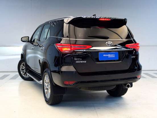 TOYOTA-HILUX SW4-2023