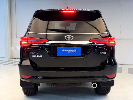 TOYOTA-HILUX SW4-2023