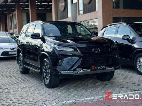TOYOTA-HILUX SW4-2.8 D-4D TURBO DIESEL SRX PLATINUM 7L 4X4 AUTOMÁTICO TOYOTA-HILUX SW4-2025