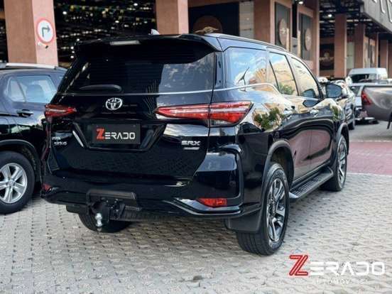 TOYOTA-HILUX SW4-2025