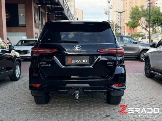 TOYOTA-HILUX SW4-2025