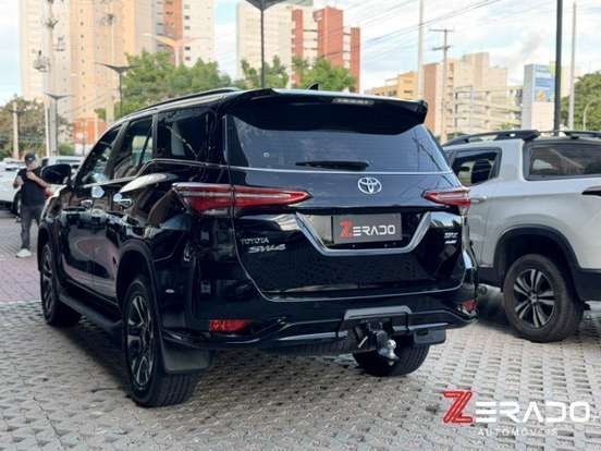 TOYOTA-HILUX SW4-2.8 D-4D TURBO DIESEL SRX PLATINUM 7L 4X4 AUTOMÁTICO TOYOTA-HILUX SW4-2025