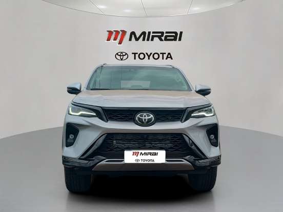 TOYOTA-HILUX SW4-2.8 D-4D TURBO DIESEL SRX PLATINUM 7L 4X4 AUTOMÁTICO TOYOTA-HILUX SW4-2025