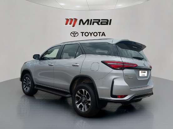 TOYOTA-HILUX SW4-2025