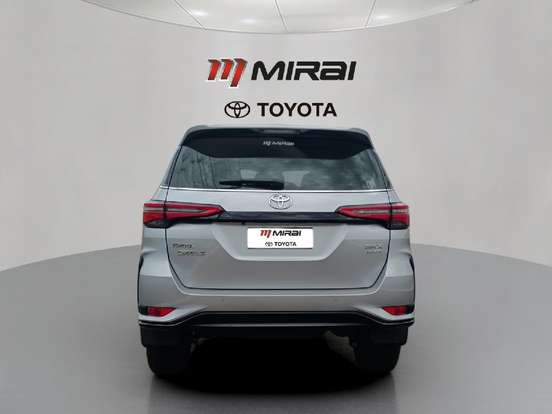 TOYOTA-HILUX SW4-2025