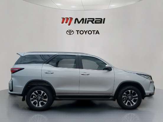TOYOTA-HILUX SW4-2025