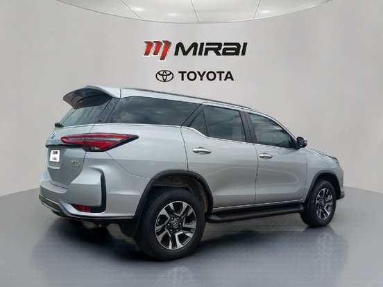 TOYOTA-HILUX SW4-2025