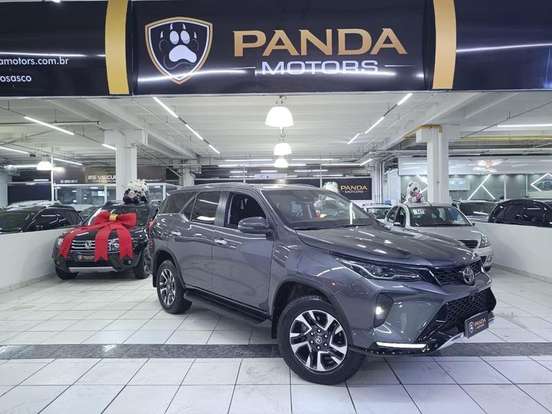 TOYOTA-HILUX SW4-2.8 D-4D TURBO DIESEL SRX PLATINUM 7L 4X4 AUTOMÁTICO TOYOTA-HILUX SW4-2025