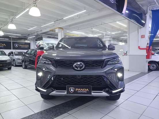 TOYOTA-HILUX SW4-2025