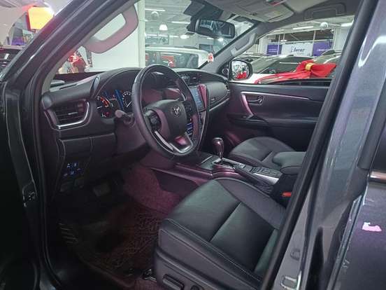 TOYOTA-HILUX SW4-2025