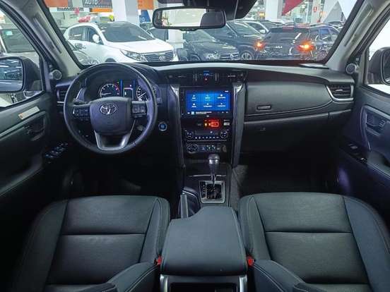 TOYOTA-HILUX SW4-2025