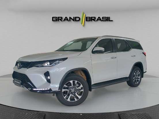 TOYOTA-HILUX SW4-2024