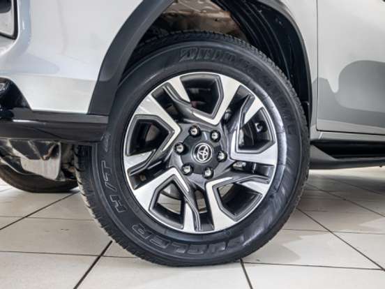 TOYOTA-HILUX SW4-2.8 D-4D TURBO DIESEL SRX PLATINUM 7L 4X4 AUTOMÁTICO TOYOTA-HILUX SW4-2023
