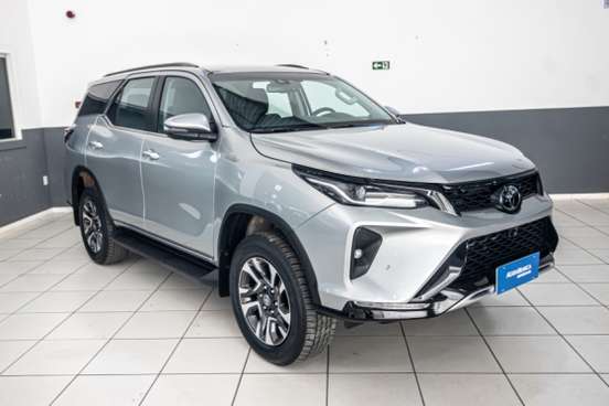 TOYOTA-HILUX SW4-2023