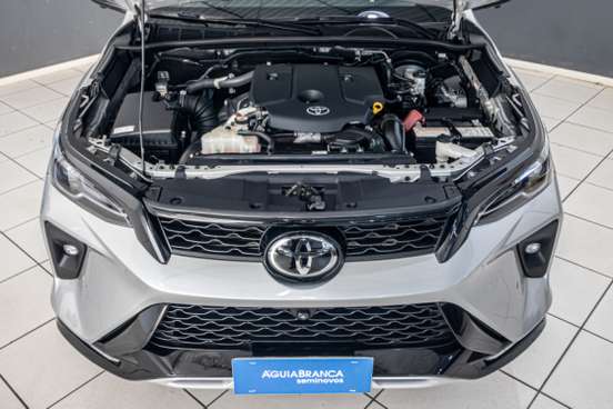 TOYOTA-HILUX SW4-2.8 D-4D TURBO DIESEL SRX PLATINUM 7L 4X4 AUTOMÁTICO TOYOTA-HILUX SW4-2023