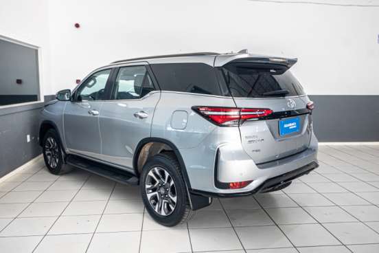 TOYOTA-HILUX SW4-2023