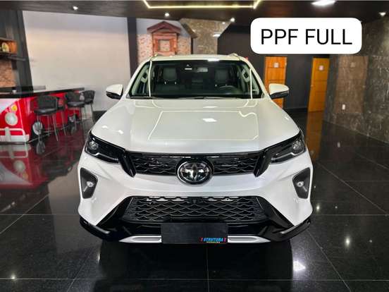 TOYOTA-HILUX SW4-2025